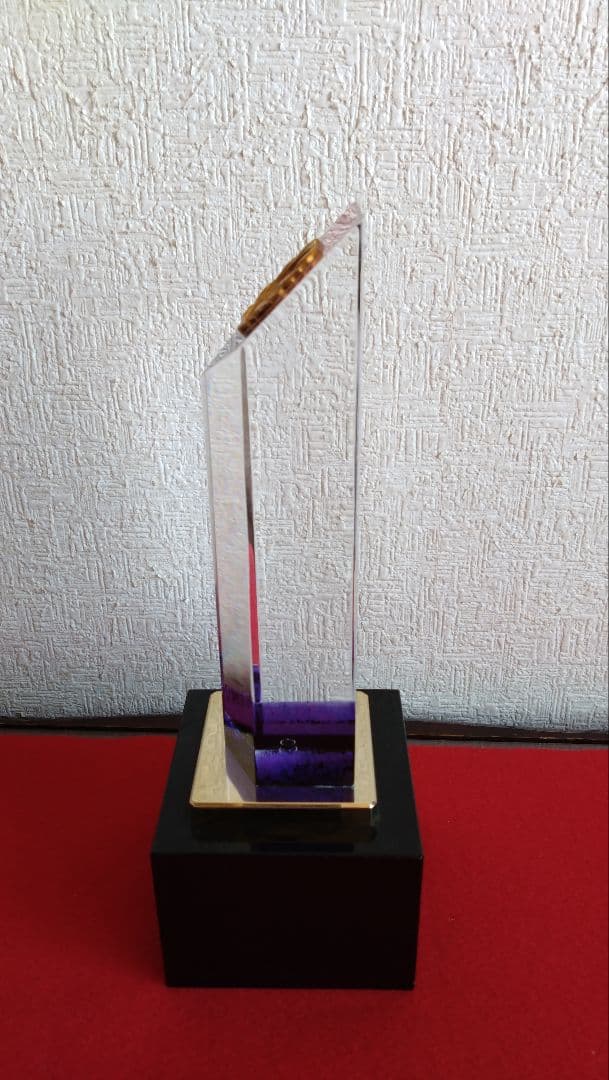 人見友紀　トロフィー　伝説の逃亡画家　人見友紀