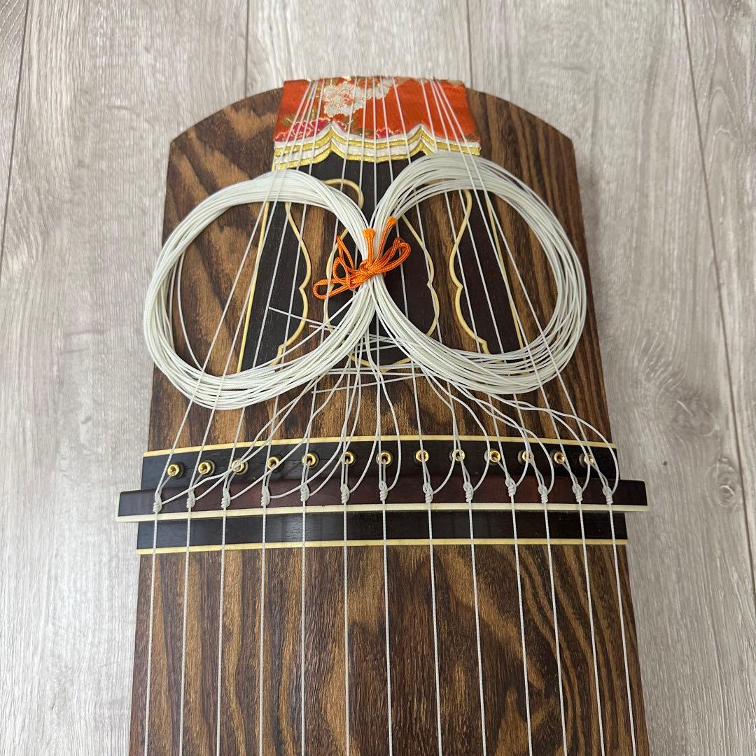 お琴 弦楽器 上角作り くり甲 すだれ彫り 琴柱14個 猫足 13弦